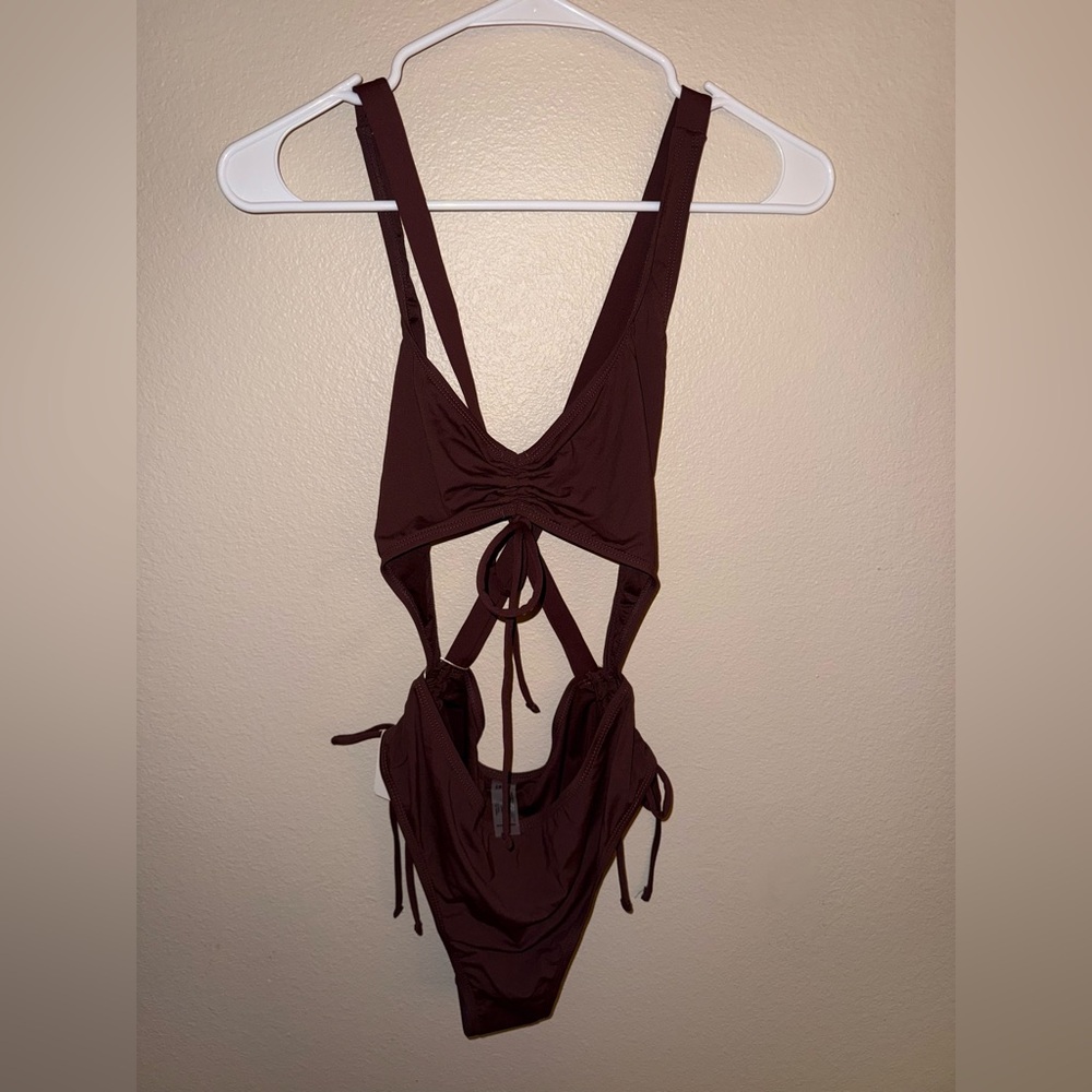 Envya NWT Two Piece Bikini w/‎ Criss Cross Back size Medium